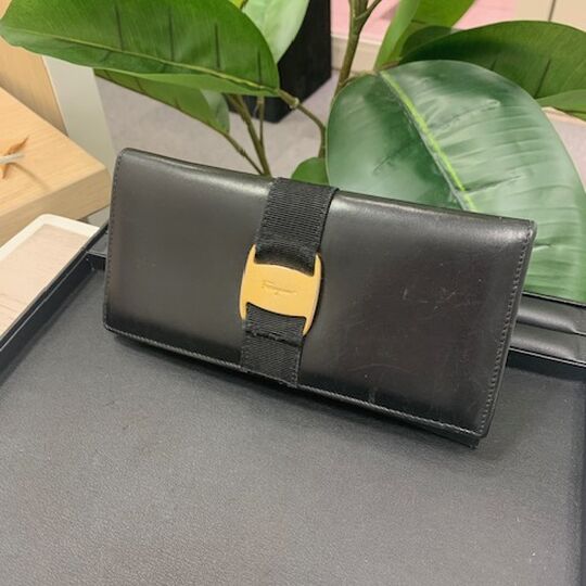 画像8465：フェラガモ　財布